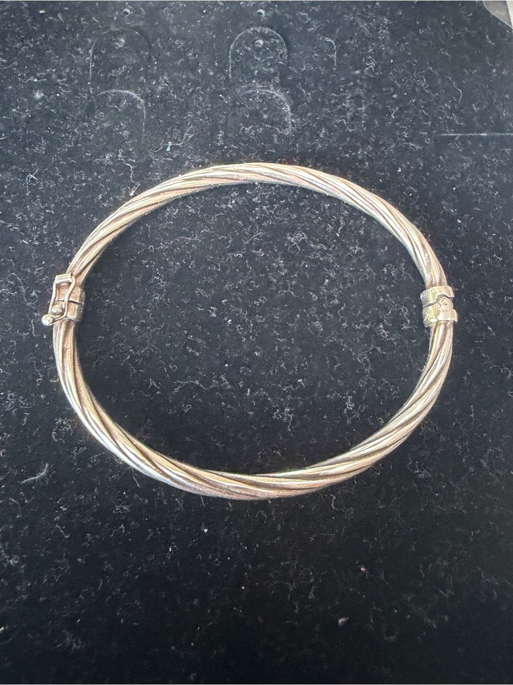 Vintage sterling silver oval hinged bangle bracelet